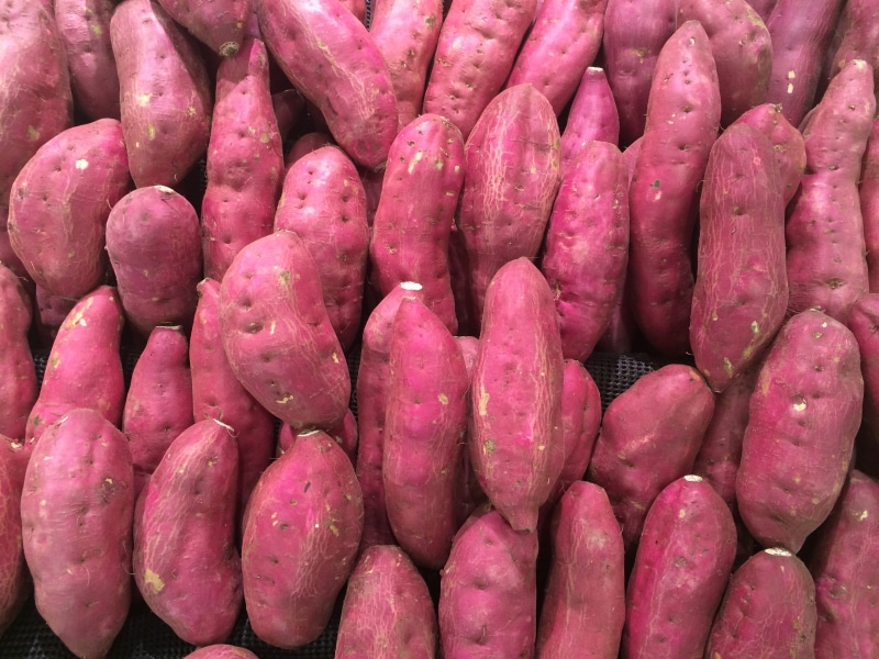 for sale, sweet, red purple, vegetable, full frame, food and drink, living, market, food, pile up, large group of objects, supermarket, pink color, fruits and vegetables