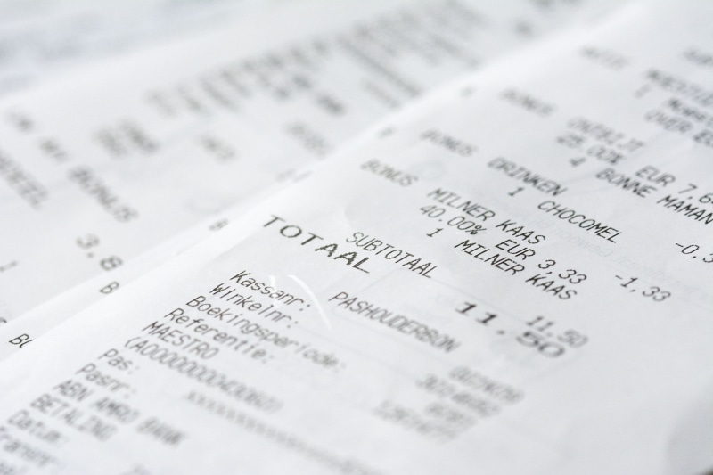 receipt, currency, report, supermarket, finance, studio shot, newspaper, paper, no people, pay, shopping, financial figures, euro, printer, investment