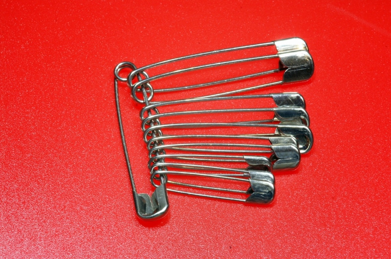 directly above, 1080P, tailor, Collection, variation, dress, macro, silver colored, red, Paperclip, arrangement, Metal, choice, colored background, red background