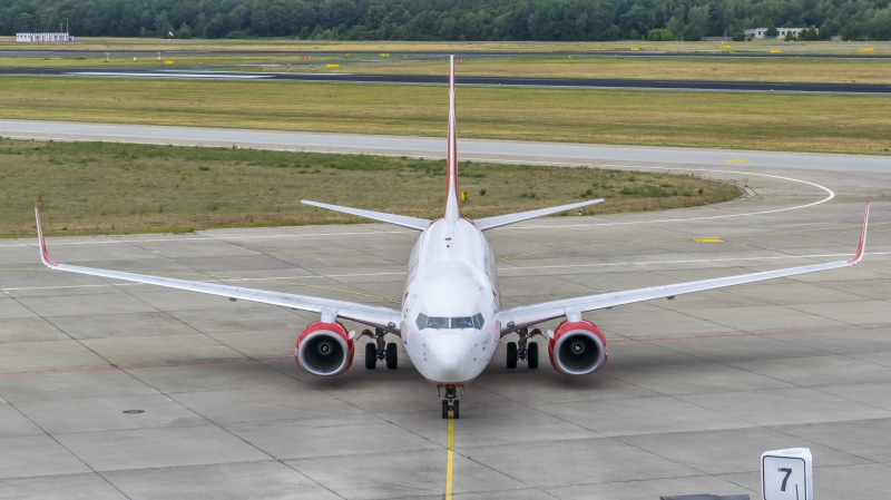 airliner, drive, landing, start, corporate jet, gangway, 4K, road, access bridge, outdoors, wing, commercial airplane, tegel, boeing, journey, airport runway