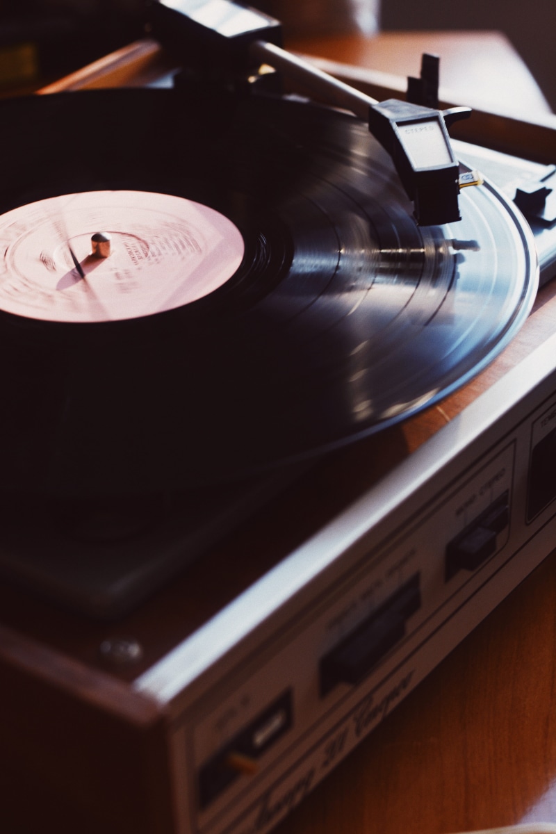 turntable, spinning, music, noise, record player, black, disc, selective focus, indoors, audio equipment, antique, technology, vinyl, mixing, obsolete