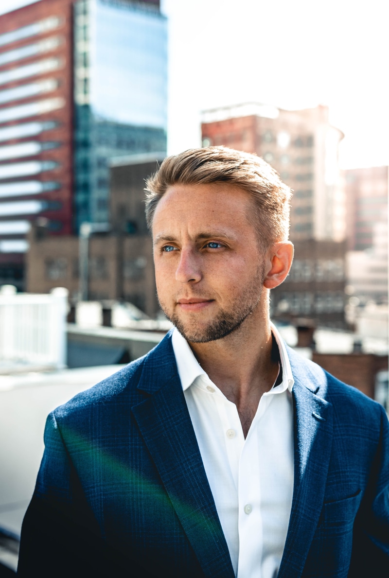 model, looking At Camera, caucasian Ethnicity, standing, only Men, suit, looking, building Exterior, office Building, business, mid Adult, portrait, entrepreneur