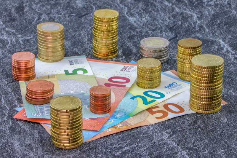 graph, wealth, cash, cash and cash equivalents, shopping, a, investment, stack, coin, high angle view, business, ten, bar, money, economy, bank note, pay