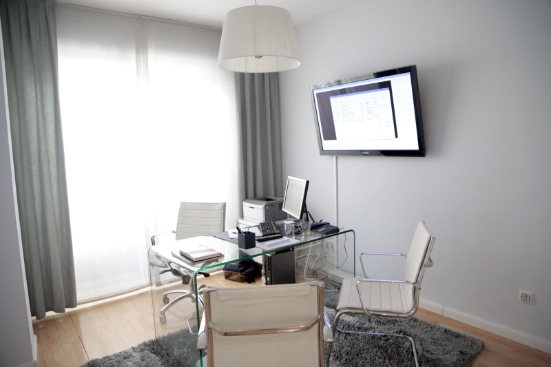 room, indoors, empty, electric lamp, chair, diagnosis, no people, office, business, absence, medical consultation, technology, 5K, home interior, day