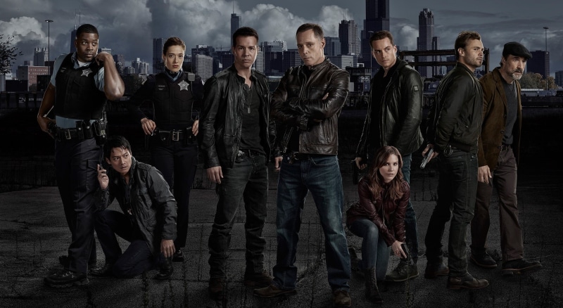 Movies, 1080P, denim, gun, Television, Cast, Chicago, young men, weapon, Movie, Det. Alvin Olinksy, jeans, standing, full length, Police, Archie Kao, Det. Erin Lindsay