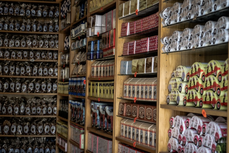 commerce, store, variation, 5K, healthcare and medicine, large group of objects, choice, bookshelf, france, retail, shelf, souvenir, no people, shelves