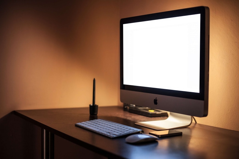 desktop pc, whitespace, communication, no people, desk, flat screen, copy space, workstation, technology, iphone, device screen, workspace, magic mouse