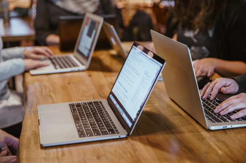 communication, table, wood - material, connection, business, 4K, computer, technology, typing, laptops, wireless technology, computer network, photo, business finance and industry