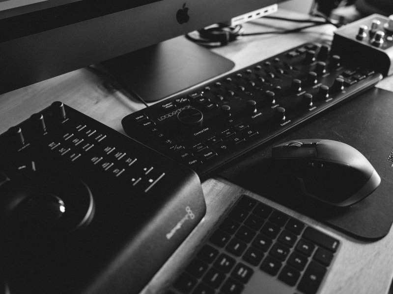 8K, text, table, computer equipment, wireless technology, close-up, computer, computer keyboard, indoors, computer key, color grading, 50r, imac pro, r3d