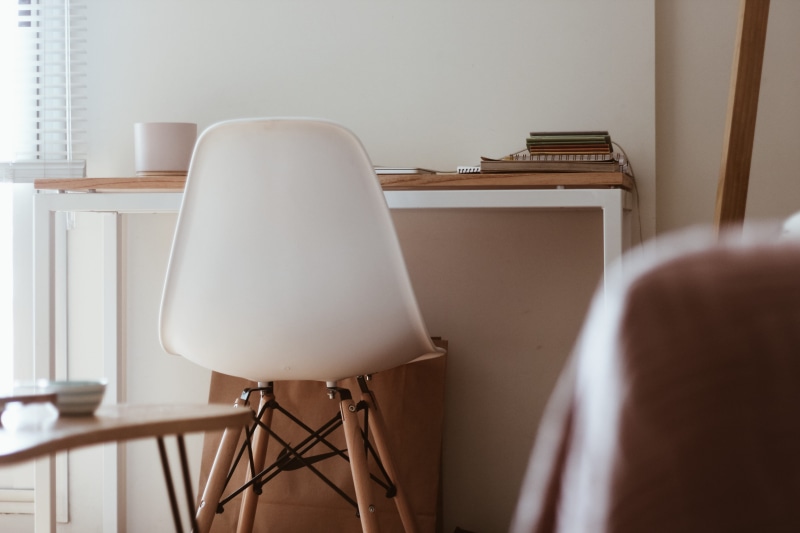 hogar, pink, homeoffice, indoors, style, apartment, desk, eames chair, business, modern, minimal, decor, elegance, electric Lamp, decoration, workstation