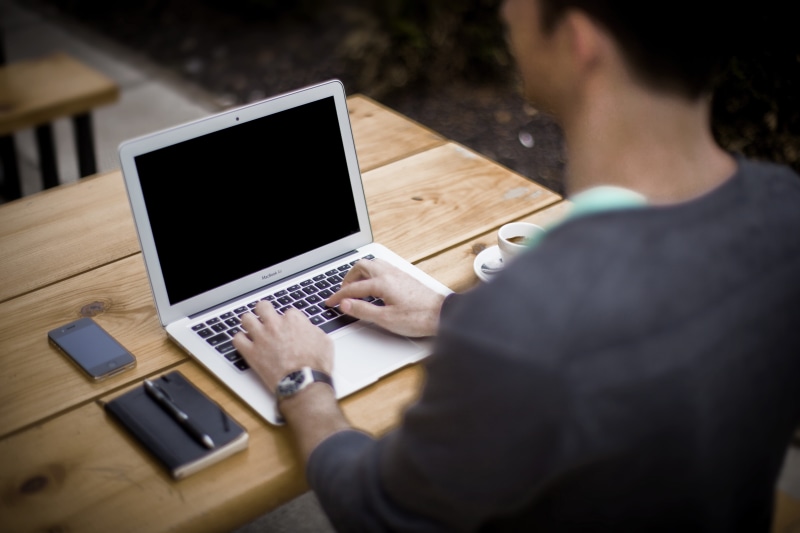 adult, portable device, home office, blogging, typing, air, tablet pc, using laptop, blogger, workstation, occupation, office, macbook air, wireless technology