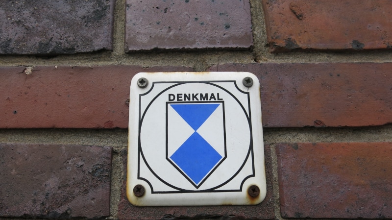 symbol, wall, metal, enamel, communication, brick, text, architecture, western script, close-up, sign, brick wall, outdoors, information, to protecting cultural assets