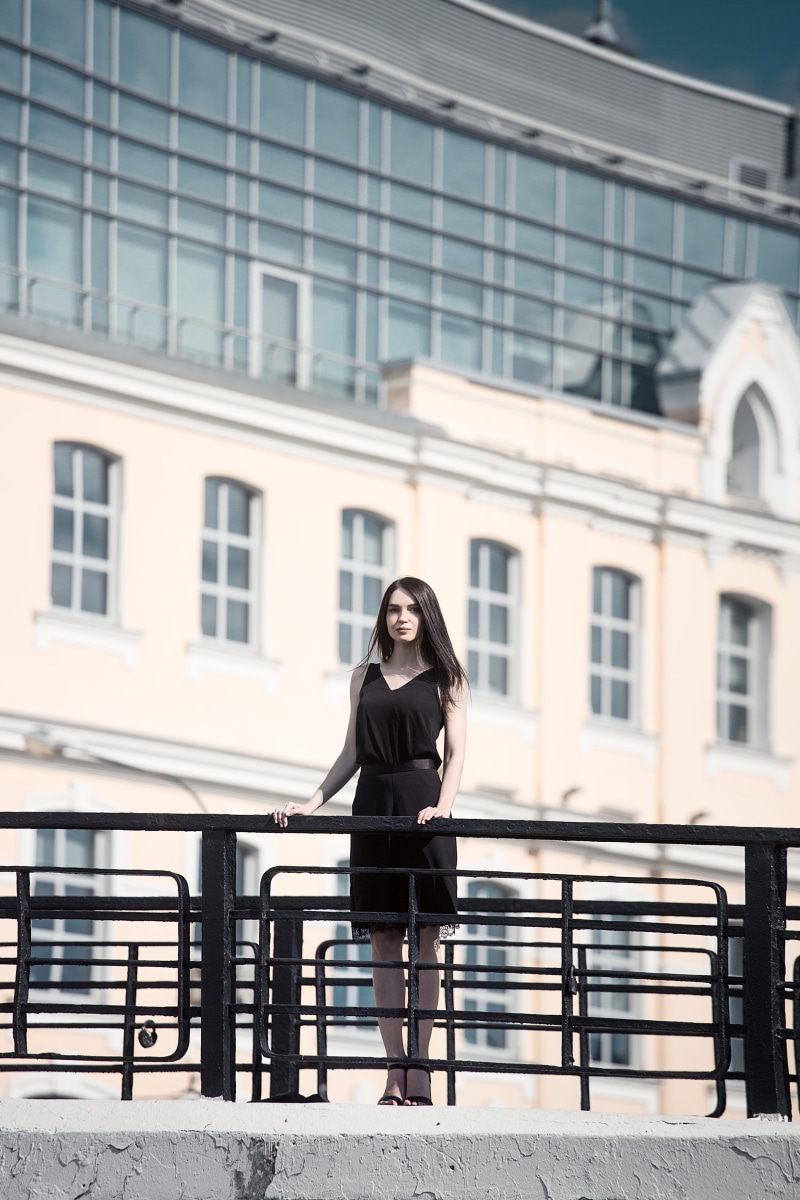 portrait, leisure activity, skyscrapers, hair, beautiful people, tower, house, ladder, bridges, only women, the ministry of foreign affairs, sitting, building on the square red gate