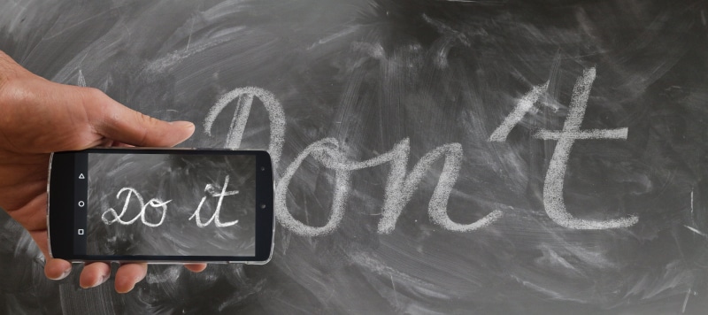 sign, taboo, human hand, finger, ban, blackboard, message, advise, not, human body part, holding, 5K, one person, act, advice, smartphone, action, education
