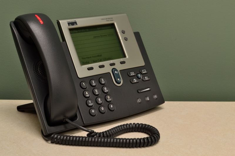 technical support, internet, voice mail, communication, headset, customer, green color, black, center, gray, single object, technical, table, phone, push button