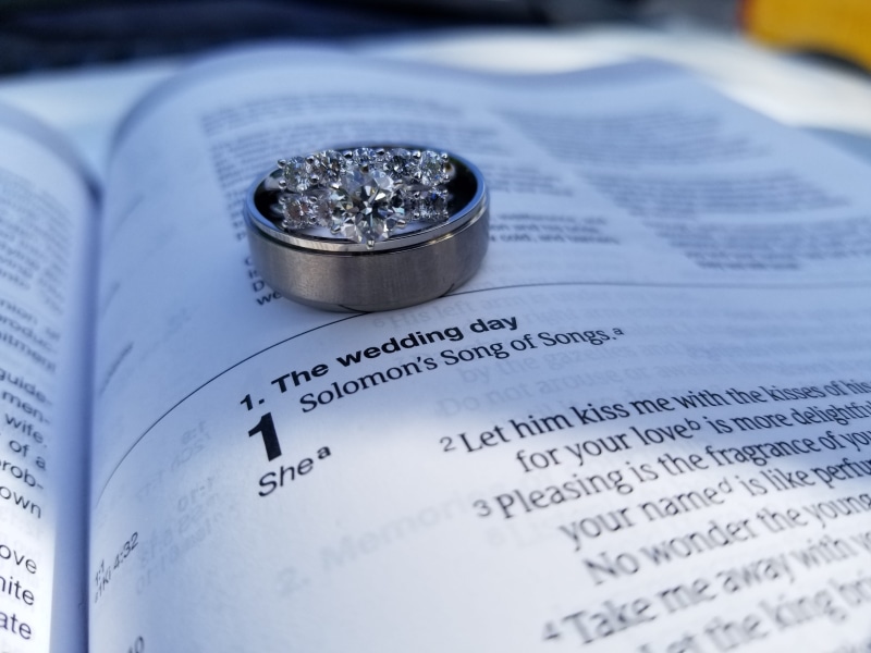 4K, wealth, newspaper, Wedding, no people, jewelry, communication, indoors, marry, book, marriage, day, publication, Marriage, diamond, commitment, ring