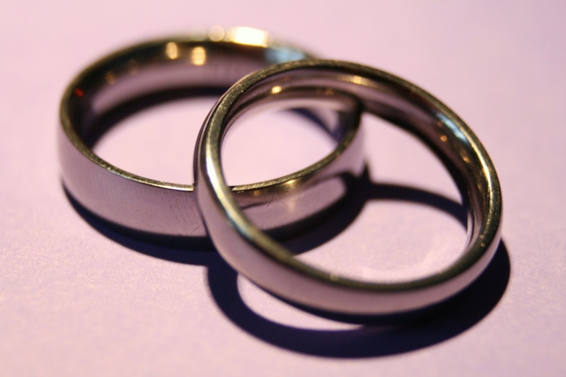 close-up, bands, celebration, shadow, relationship, matrimony, romance, bride, wife, engagement ring, gold, bridal, engagement, symbol, 1080P, ceremony