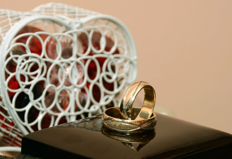 emotion, couple, round, still life, gold, bride, rolled up, jewelry, day, Rings, wife, together, old-fashioned, 1080P, Wedding, two, seat, pair, engagement