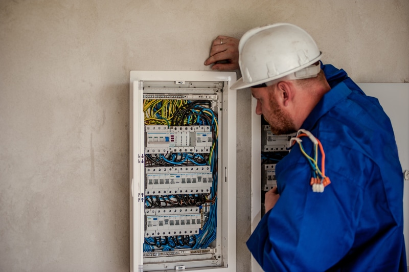 builder, mechanic, engineering, boiler, skill, equipment, surveyor, blue, work, technician, the production of, professional, industry, electrician, helmet