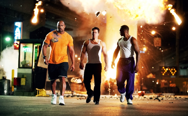 night, real people, front view, group of people, pain, mark, gain, young adult, casual clothing, friendship, steroids, males, men, lifestyles, 2K, full length