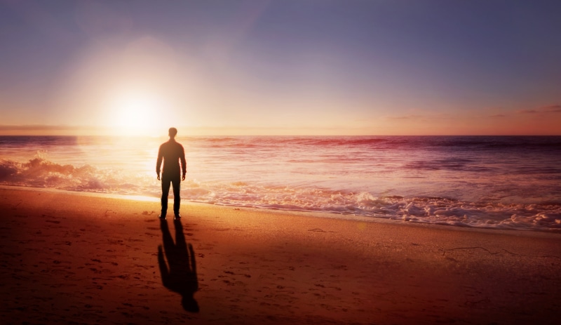 full length, mood, land, backlighting, lonely, one person, recovery, good view, horizon, horizon over water, wide, man, leisure activity, beach, scenics - nature