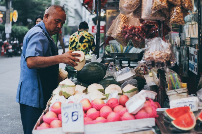 buying, plant, male, for sale, man, healthy eating, human, business, day, fruits, food and drink, 5K, fruit, choice, street, retail, adult, shop, vegetable