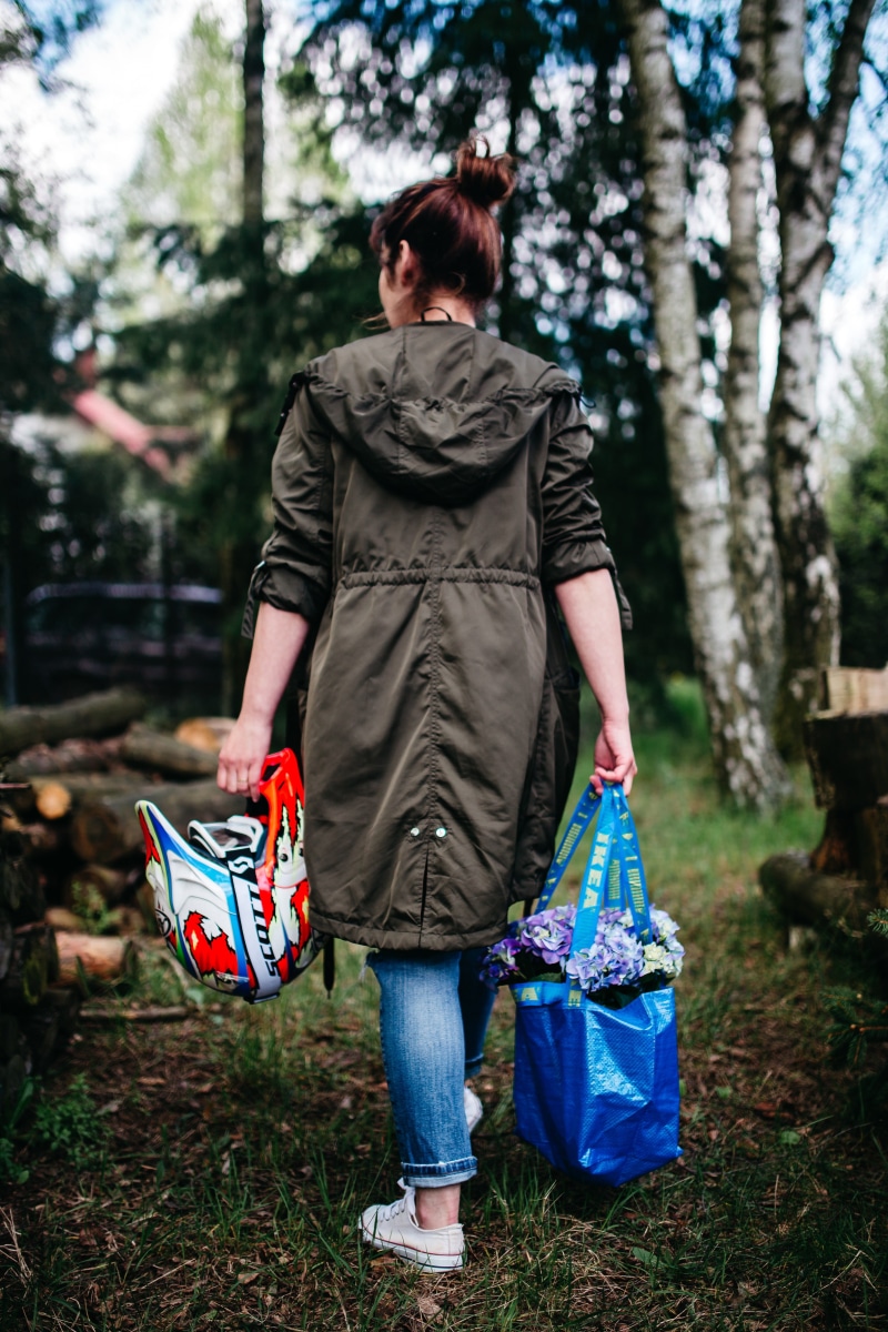 caucasian Ethnicity, hairstyle, IKEA, focus on foreground, shopping, field, garbage, adult, walking, full length, leisure activity, teenager, lifestyles
