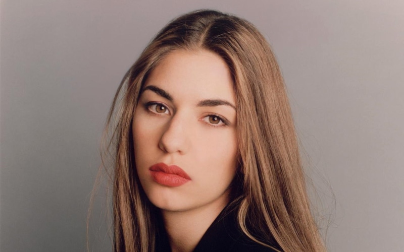 front view, contemplation, hazel eyes, juicy lips, human face, women, beautiful woman, human lips, brunette, straight hair, 720P, looking at camera, gray