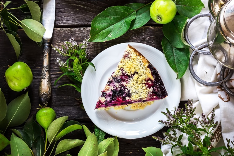 plant part, garnish, green color, plate, table, apples, healthy eating, leaf, freshness, green, food and drink, ready-to-eat, temptation, no people, food