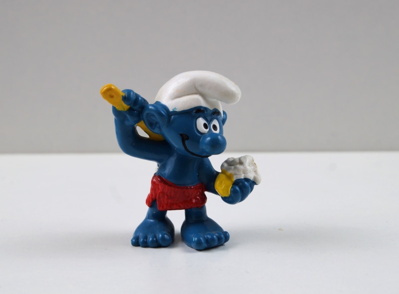 gray background, toy, 4K, male likeness, group of objects, gray, decoration, studio shot, smurfs, mammal, smurf, people, fun, figurine, blue, collect