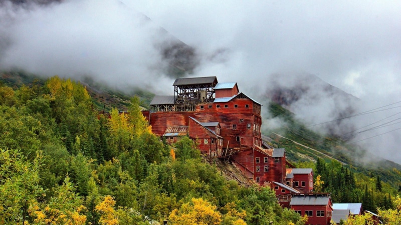 outdoors, building, abandoned, mountainside, travel destinations, no people, fog, mountain, growth, architecture, mine, day, copper mine, history, tree