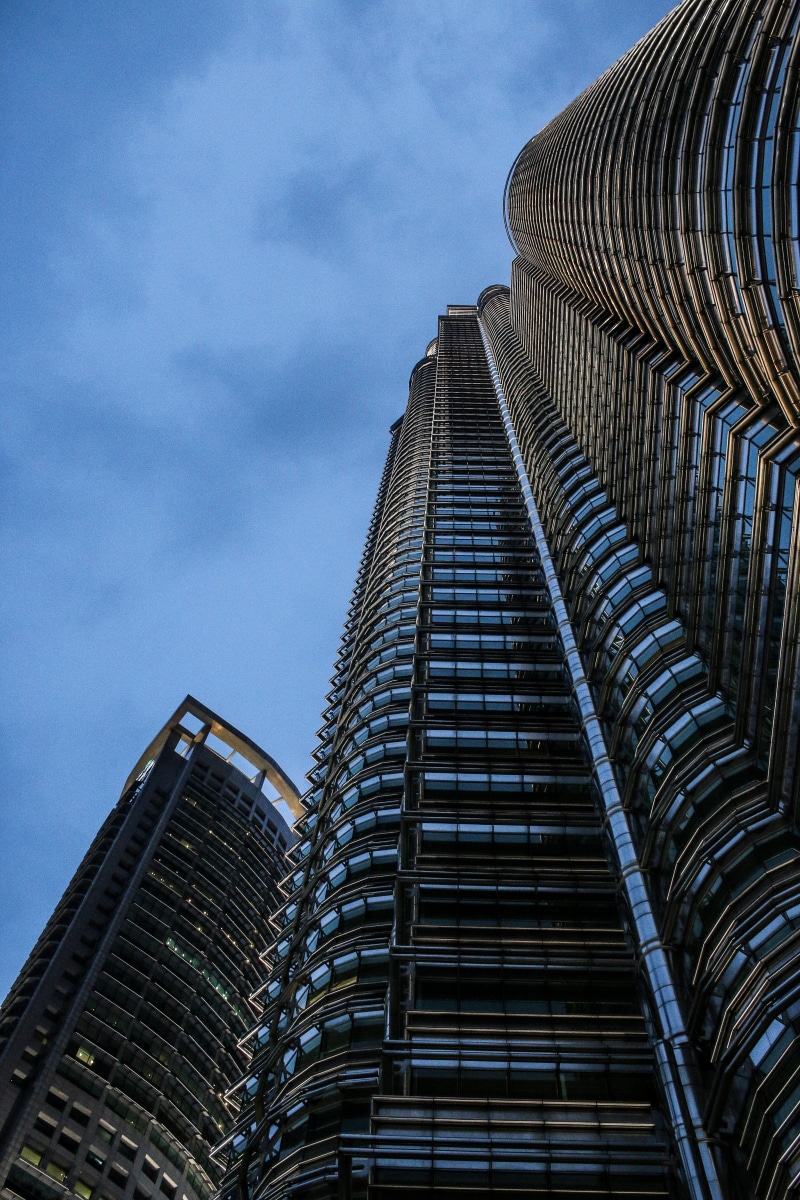 steep, citylights, hochaus, travel destinations, building, kong kuala, twin towers, flying high, twilight, nature, no people, financial district, economy