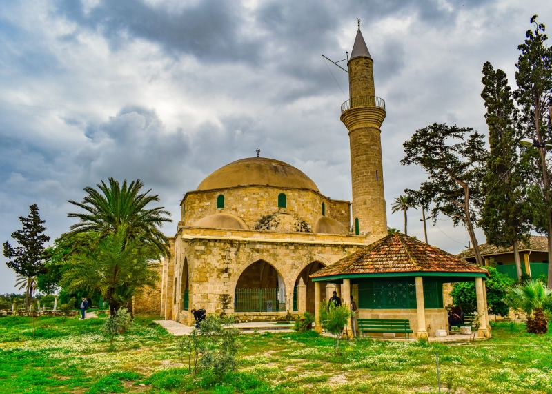 building exterior, building, belief, minaret, mosque, built structure, history, islam, cloud - sky, the past, spirituality, islamic, travel, nature, hala sultan tekke