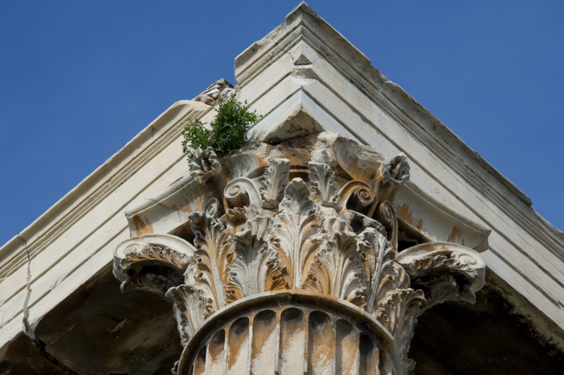 nature, building exterior, blue, sculpture, acanto leaves, pilars, statue, human representation, outdoors, chapiter, history, strength, architectural column