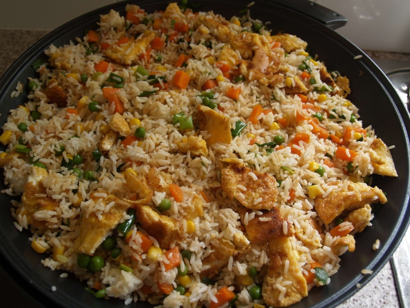 crockery, still life, vegetable, rice - food staple, pan, no people, indoors, rice, plate, omelette, peas and corn, freshness, serving size, dinner, eating utensil