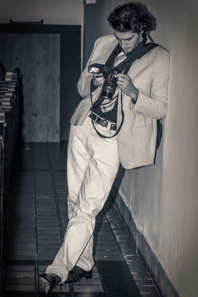 DSLR camera, real people, arts culture and entertainment, suit jacket, 5K, front view, leaning, architecture, music, indoors, young men, photography, photographer