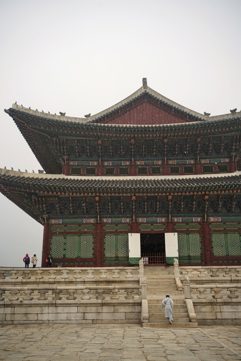 staircase, building, republic of korea, traditional, palaces, building exterior, roof tile, 8K, belief, incidental people, outdoors, historic sites, travel destinations