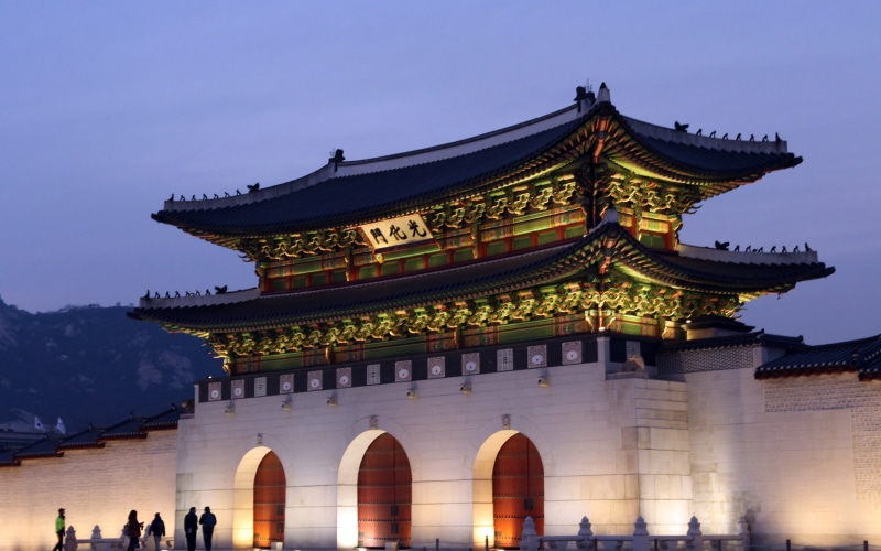travel destinations, built structure, the past, nature, palace, sky, low angle view, 4K, architecture, tourist, city, incidental people, gwanghwamun, tourism