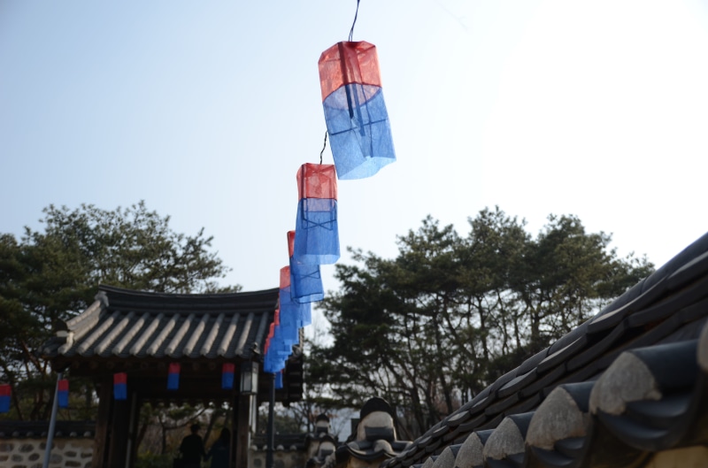 flag, nature, angel lanterns, laundry, ancient, clothing, roof, sky, castle, daytime, outdoors, namsan hanok village, gwanghwamun, namsan, korean house