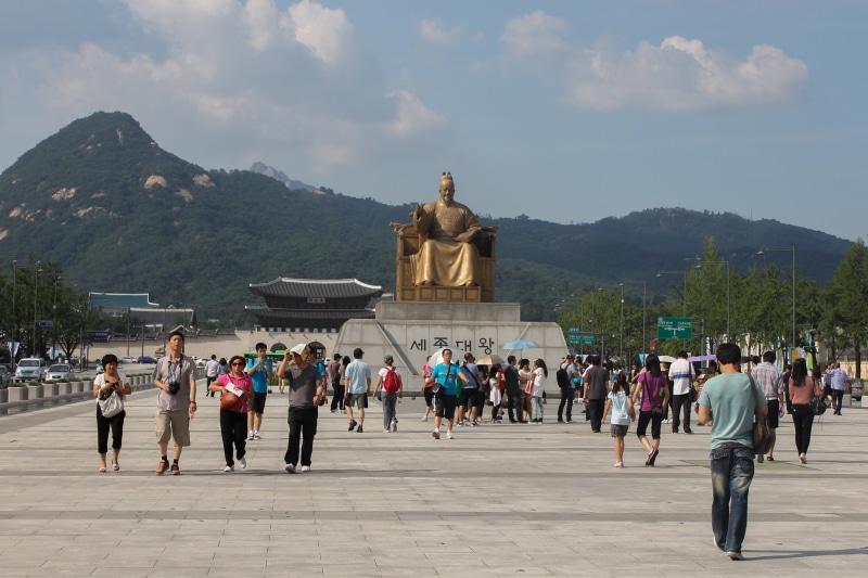 real people, people, daytime, representation, seoul, building exterior, creativity, jongno-gu, travel, human representation, famous Place, male likeness