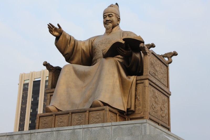1080P, day, gwanghwamun, creativity, human representation, sky, craft, the past, nature, architecture, history, travel destinations, sculpture, memorial