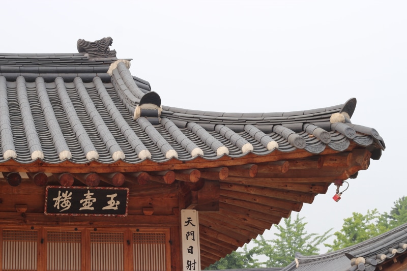 building exterior, forbidden city, day, gyeongbok palace, history, architecture, eaves, roof tile, outdoors, house, religion, construction, building, roof