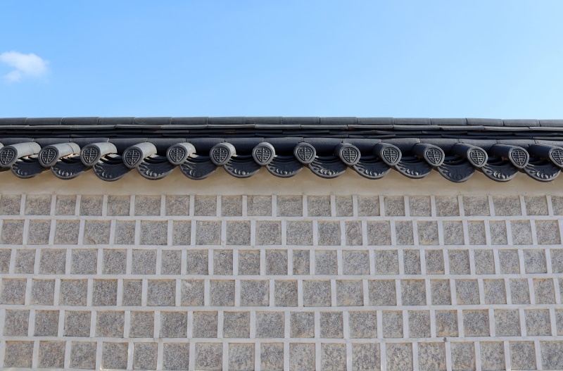 day, building exterior, house, built structure, sky, architecture, pattern, outdoors, republic of korea, damme, roof tile sheet, copy space, gyeongbok palace