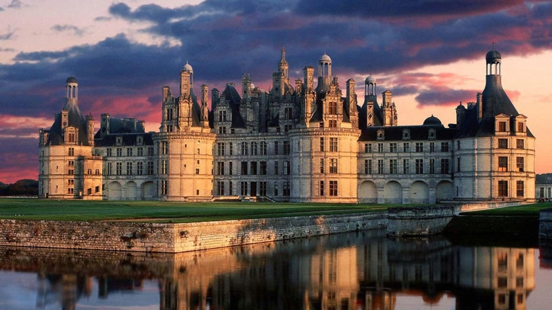 architecture, castle, dusk, moat, animals, 1080P, concrete, turret, stately, brown, reflection, mansion, chambord, lake, white, travel, europe, home