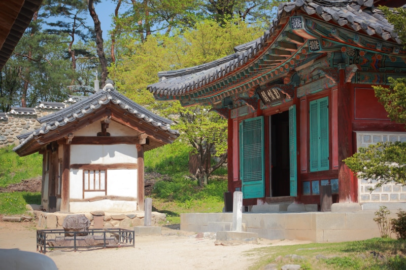 outdoors, spring, day, building, architecture, tree, architectural column, belief, sunlight, hanok village, spirituality, place of worship, 5K, traditional building