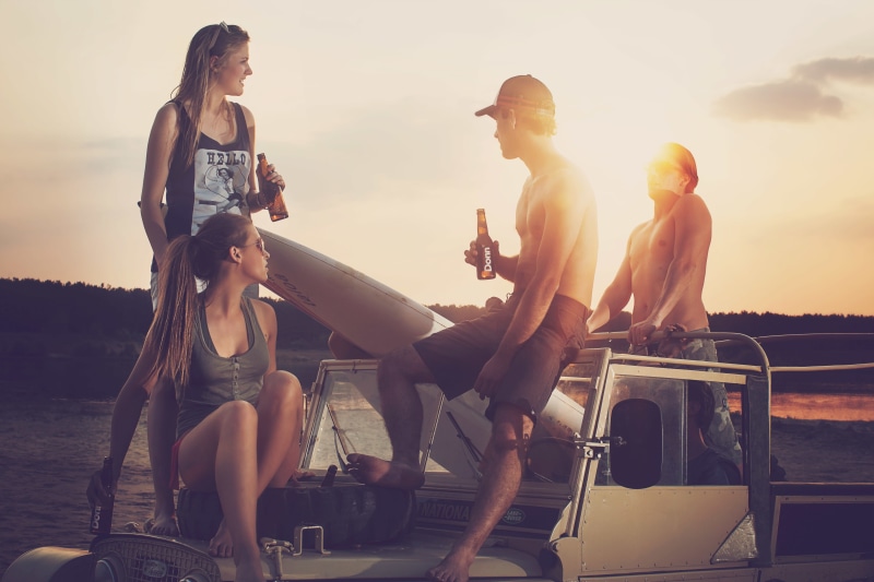 shirtless, couple, brunette, two women, summer, tank top, 5K, women, men, people, women on beach, outdoors, enjoying