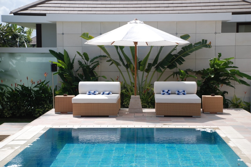 pool, tourist resort, absence, 4K, architecture, lounge chair, travel, plant, wealth, water, pool villa, built structure, chair, luxury, outdoors, nature