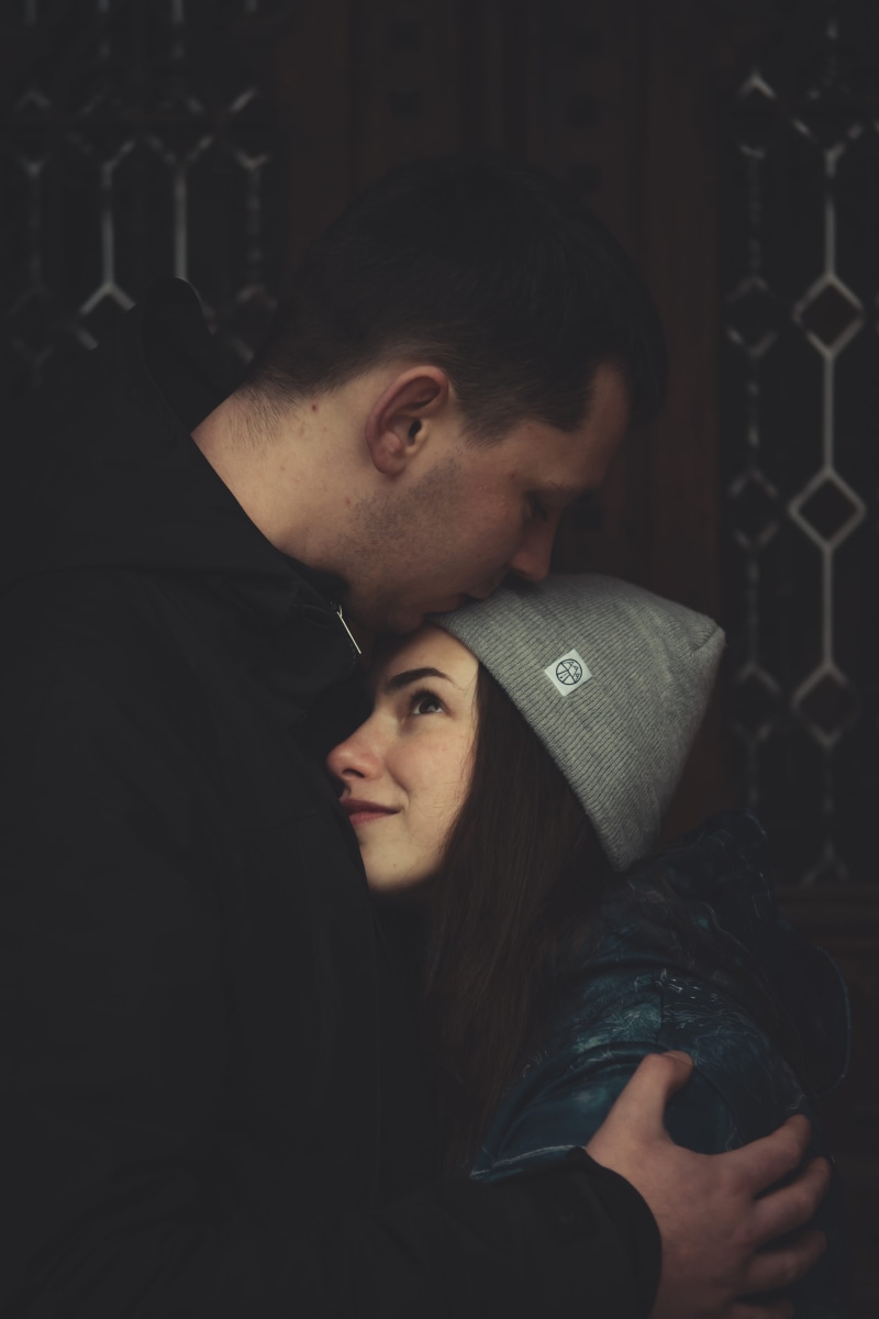 man, looking, young men, woman, adult, forehead, lifestyles, 5K, kissing, headshot, waist up, real people, young adult, leisure activity, dark, emotion