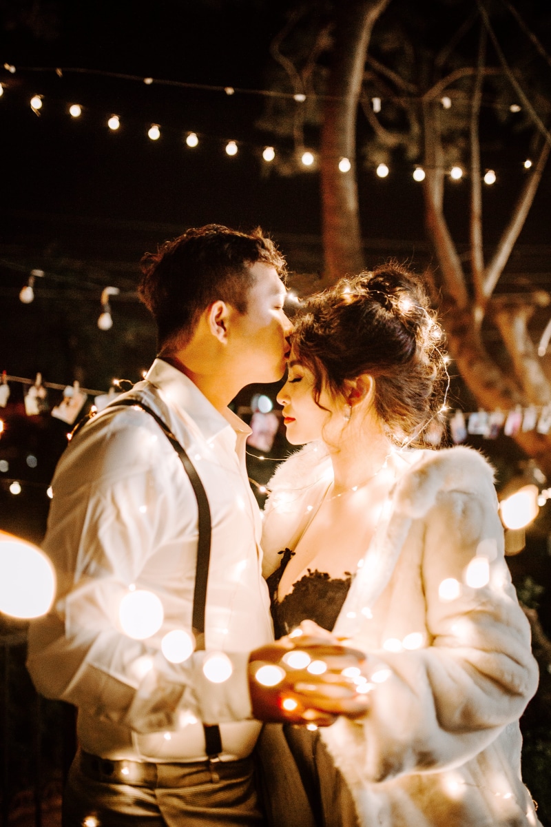 real people, adult, love, wedding ceremony, young men, 5K, kissing, wedding, heterosexual couple, illuminated, event, man, woman, men, positive emotion