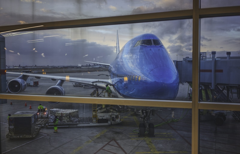 Leaving, incidental people, Departures, public transportation, transparent, airfield, Airport, vehicle, Boeing, person, glass - material, Arriving, Boeing 747
